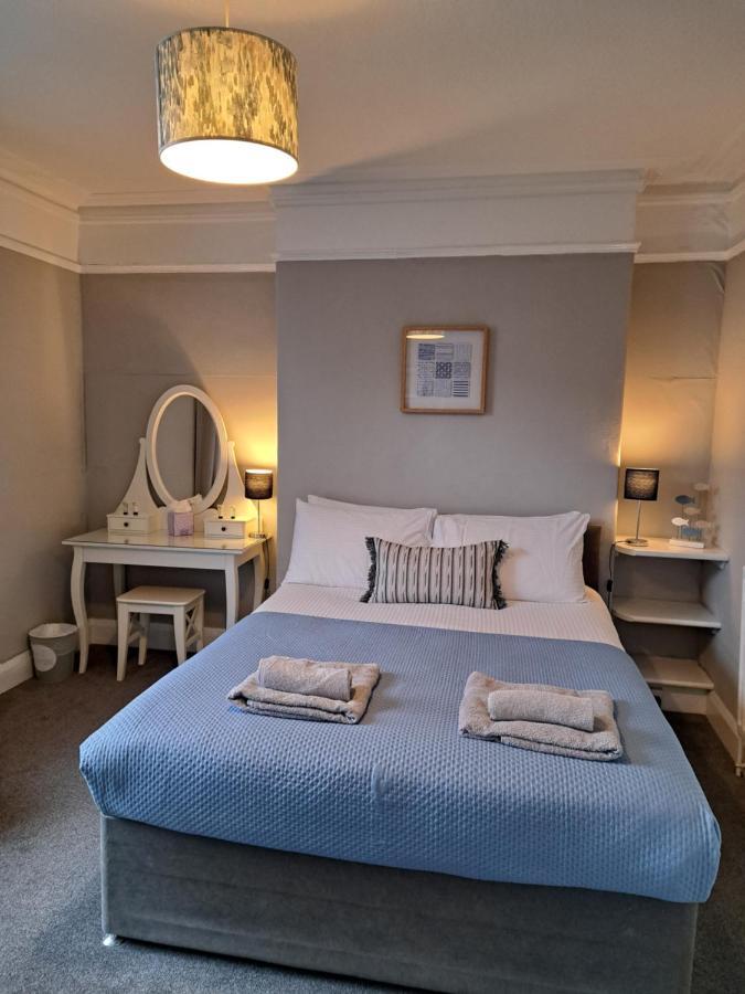 Apartment, Quirky Pub With Tropical Beer Garden Llandudno