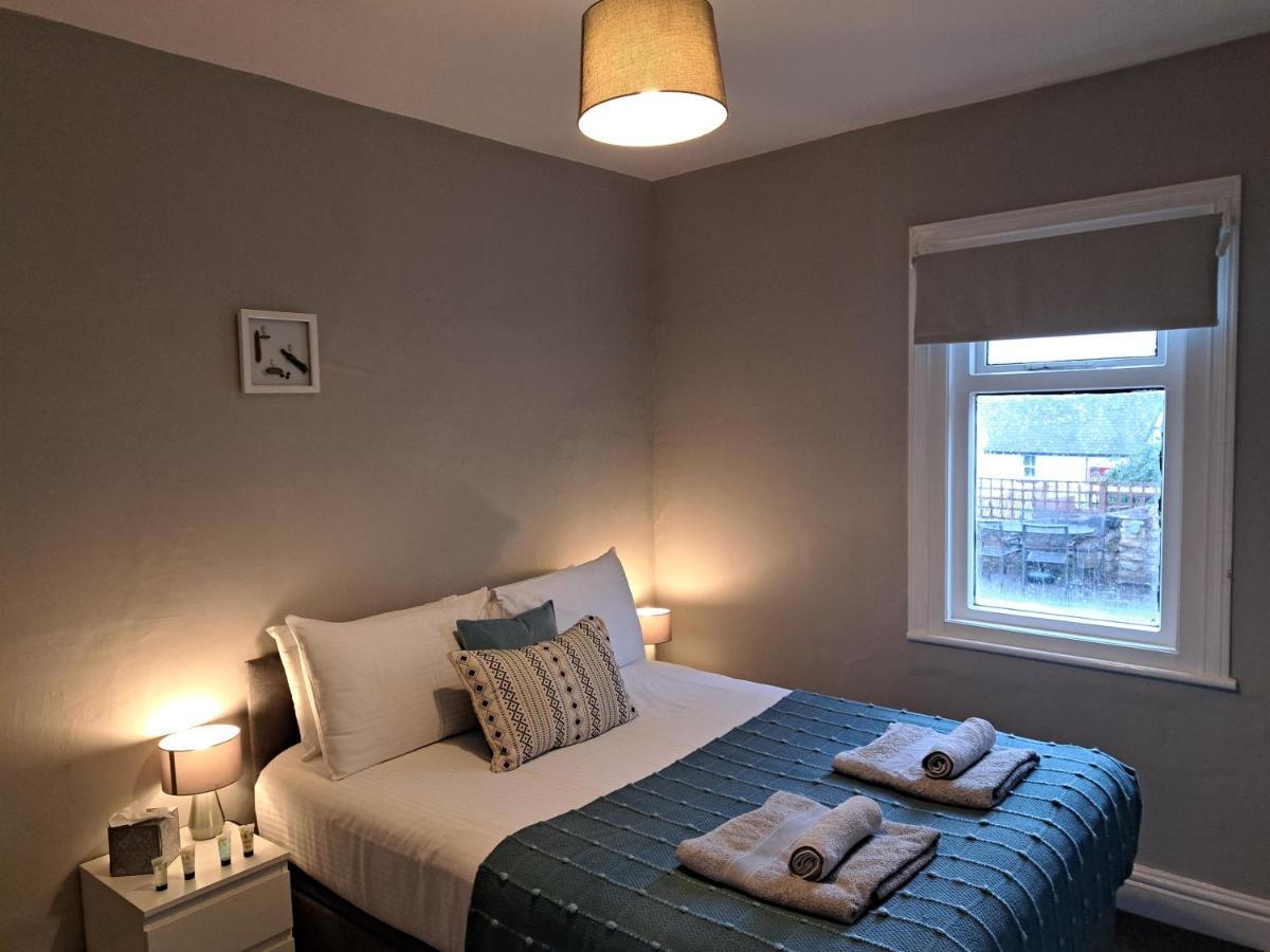 Apartment, Quirky Pub With Tropical Beer Garden *