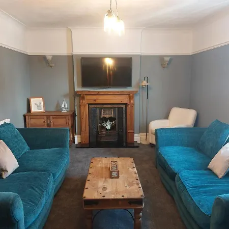 Llandudno Apartment, Quirky Pub With Tropical Beer Garden Exterior foto