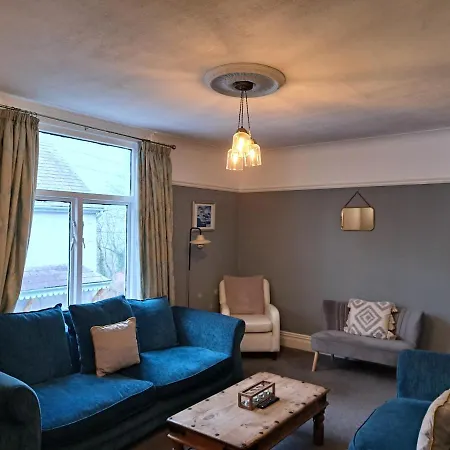 Llandudno Apartment, Quirky Pub With Tropical Beer Garden Exterior foto