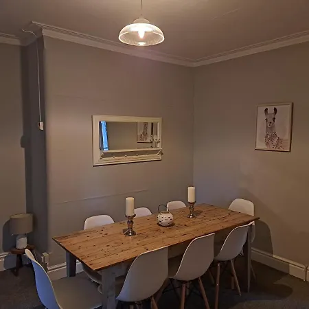 Llandudno Apartment, Quirky Pub With Tropical Beer Garden Exterior foto
