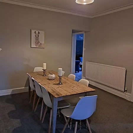 Llandudno Apartment, Quirky Pub With Tropical Beer Garden Exterior foto