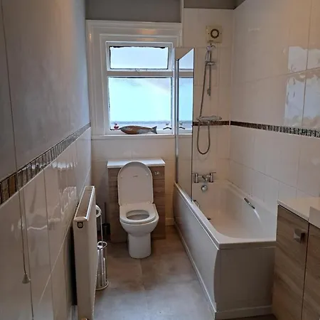 Llandudno Apartment, Quirky Pub With Tropical Beer Garden Exterior foto